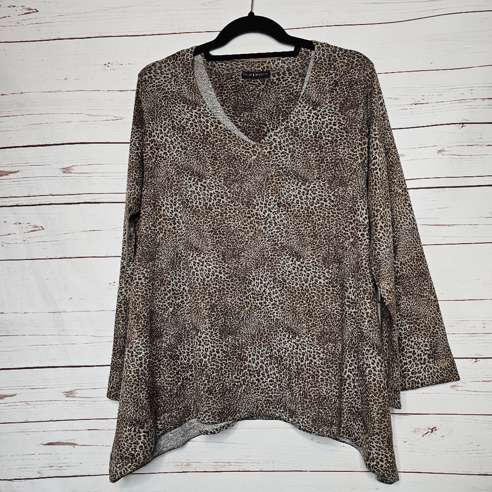 Nally & Millie Leopard Print V-Neck Tunic